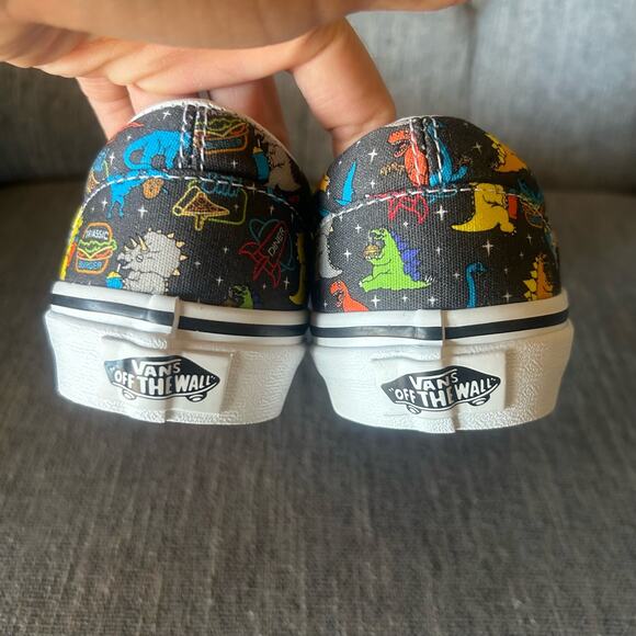 NEW Vans Kids Boys Classic Slip-On Dino Asphalt Low Print Gray Sneaker Shoes 3 - Picture 6 of 11